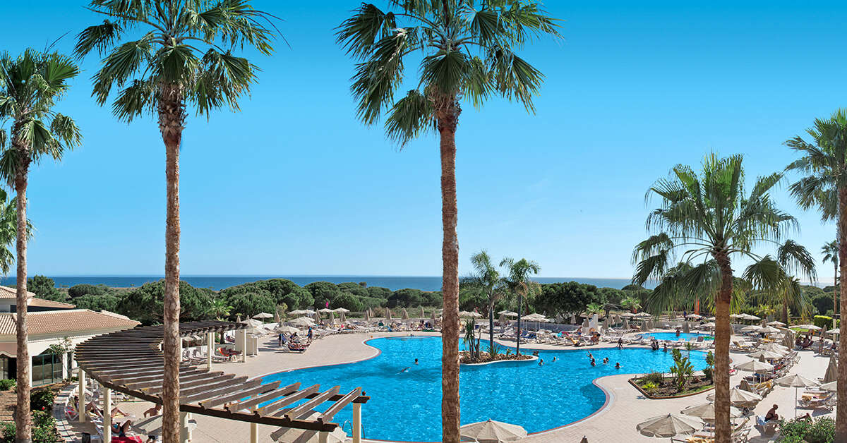Een foto van het zwembad bij AP Adriana Beach Resort