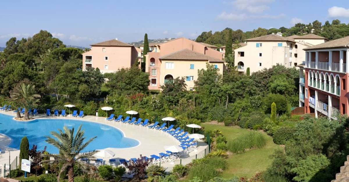 Een foto van het zwembad bij Pierre & Vacances Residence Les Calanques des Issambres