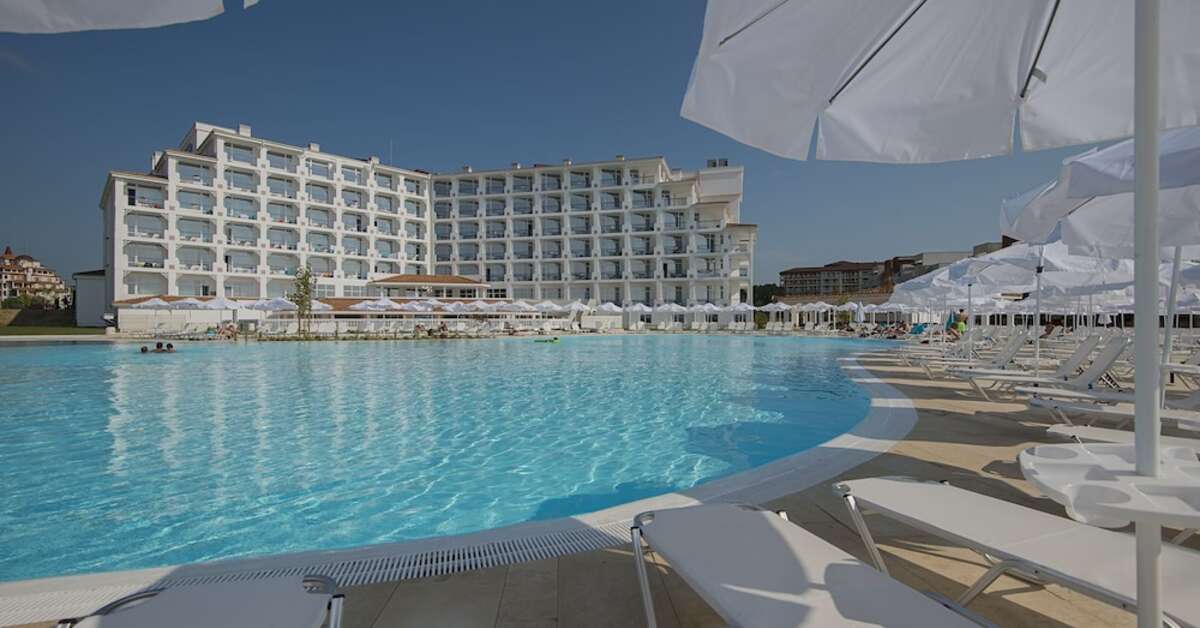 Een foto van het zwembad bij Sunrise Blue Magic Resort
