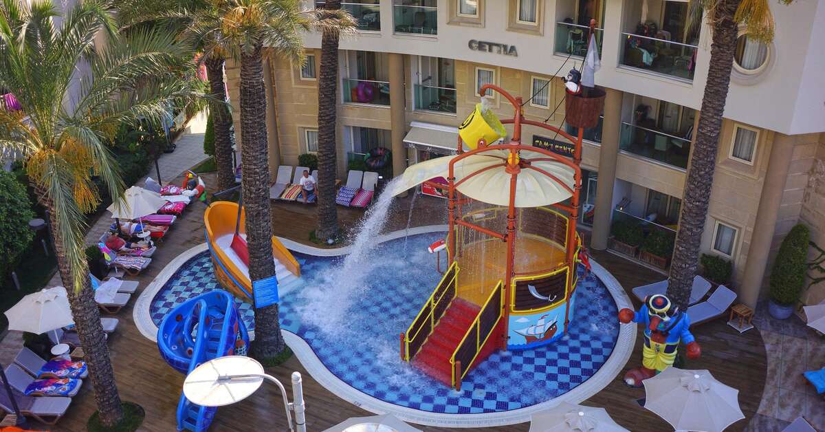 Ein Foto vom Pool im Grand Cettia Hotel