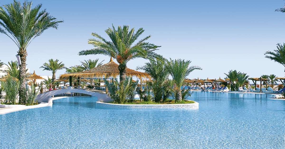 Een foto van het zwembad bij Hotel Fiesta Beach