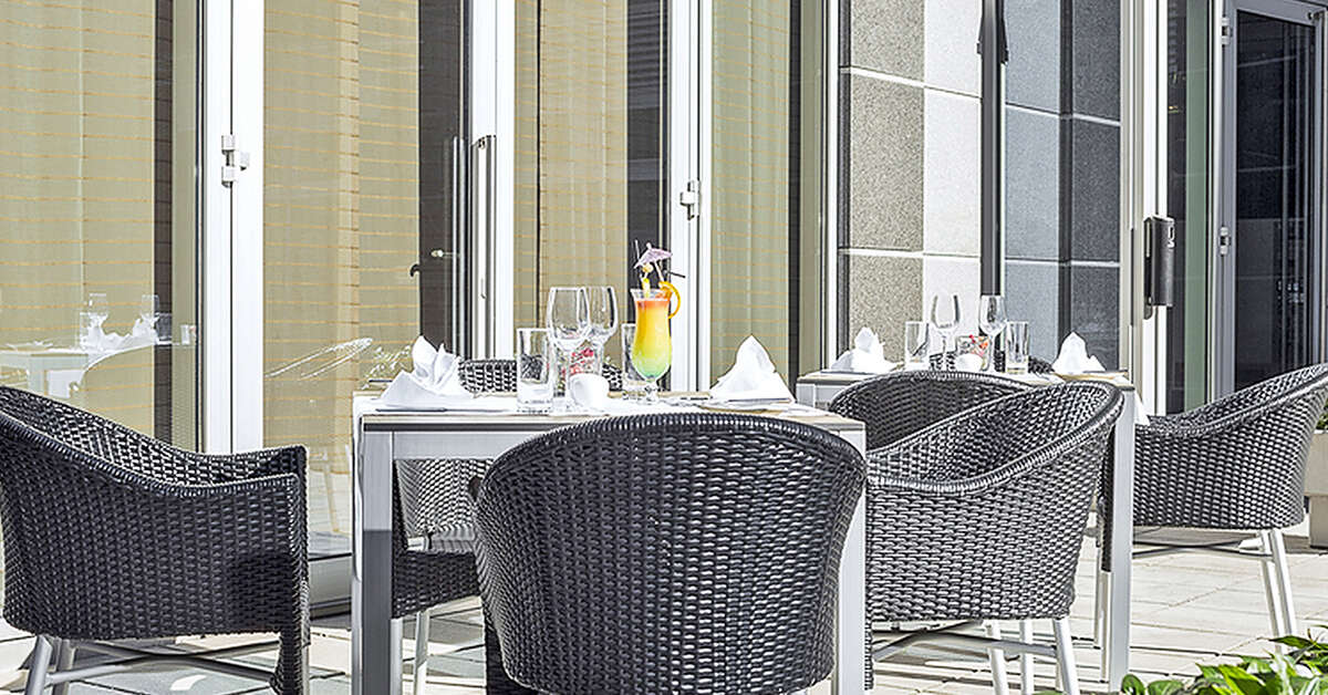 Ein Foto von der Terrasse im NH Danube City