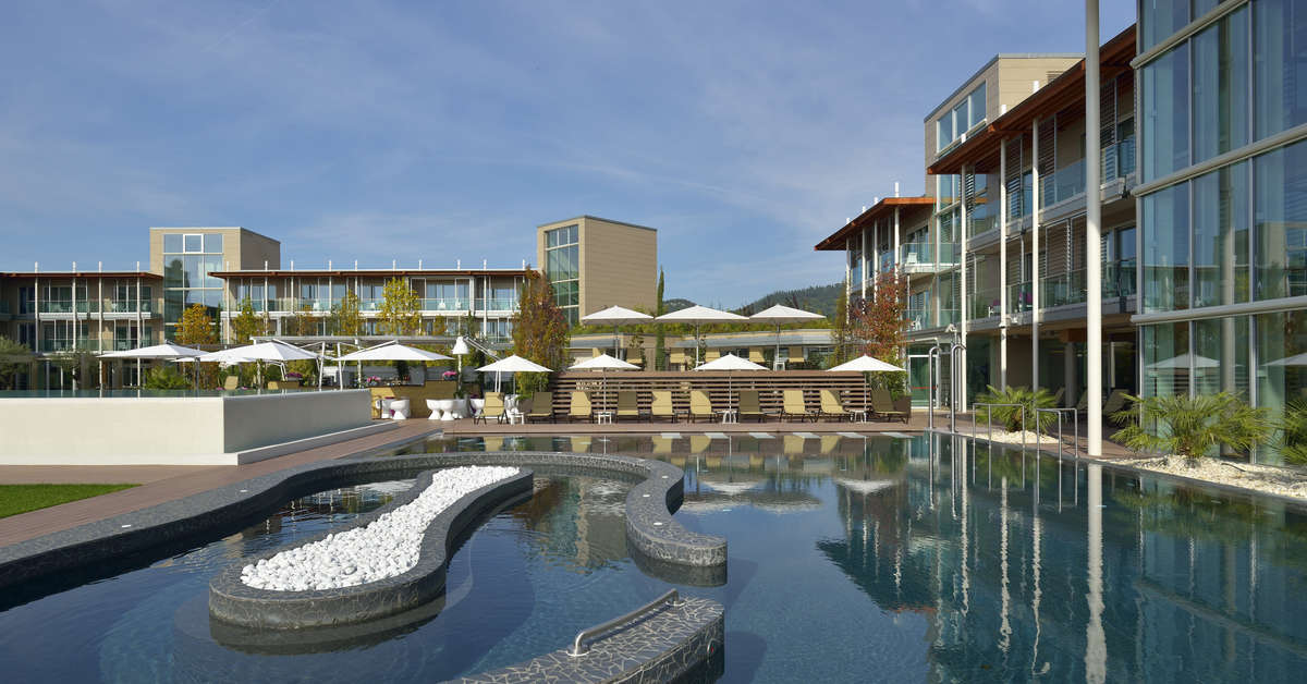 Een foto van het zwembad bij Aqualux Hotel Spa Suite & Terme