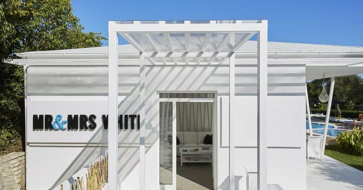 Een foto van de buitenkant van Mr & Mrs White Corfu