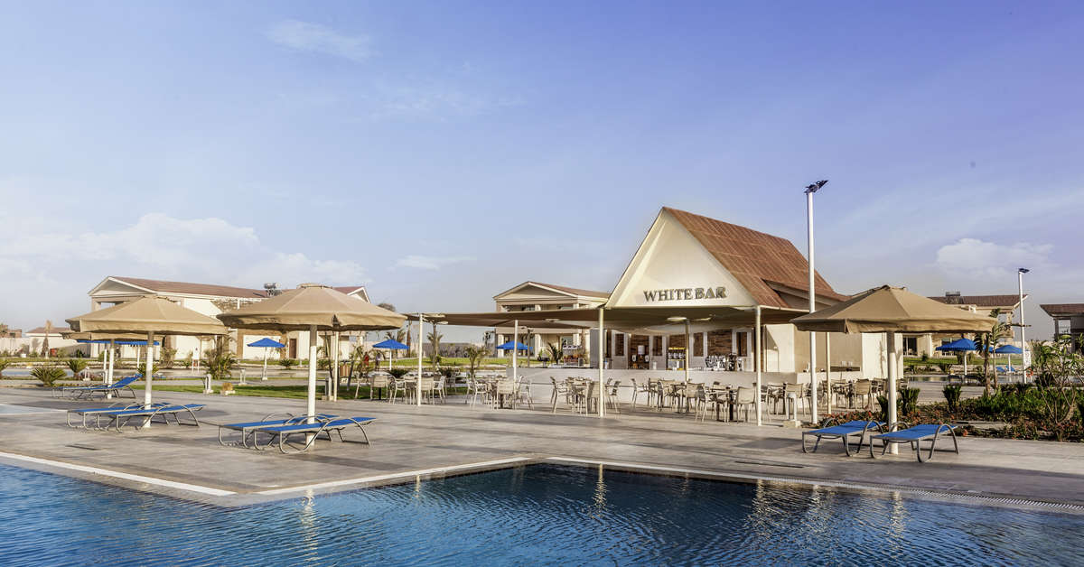 Een foto van het zwembad bij Pickalbatros Sea World Resort