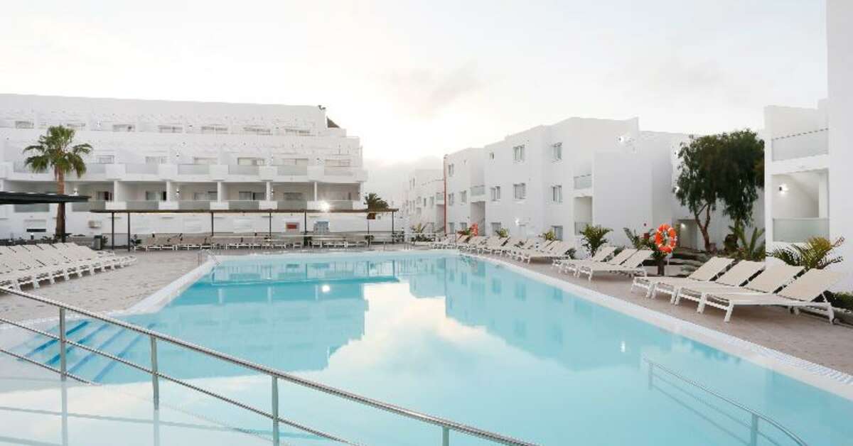 Een foto van het zwembad bij Sentido Aequora Lanzarote Suites