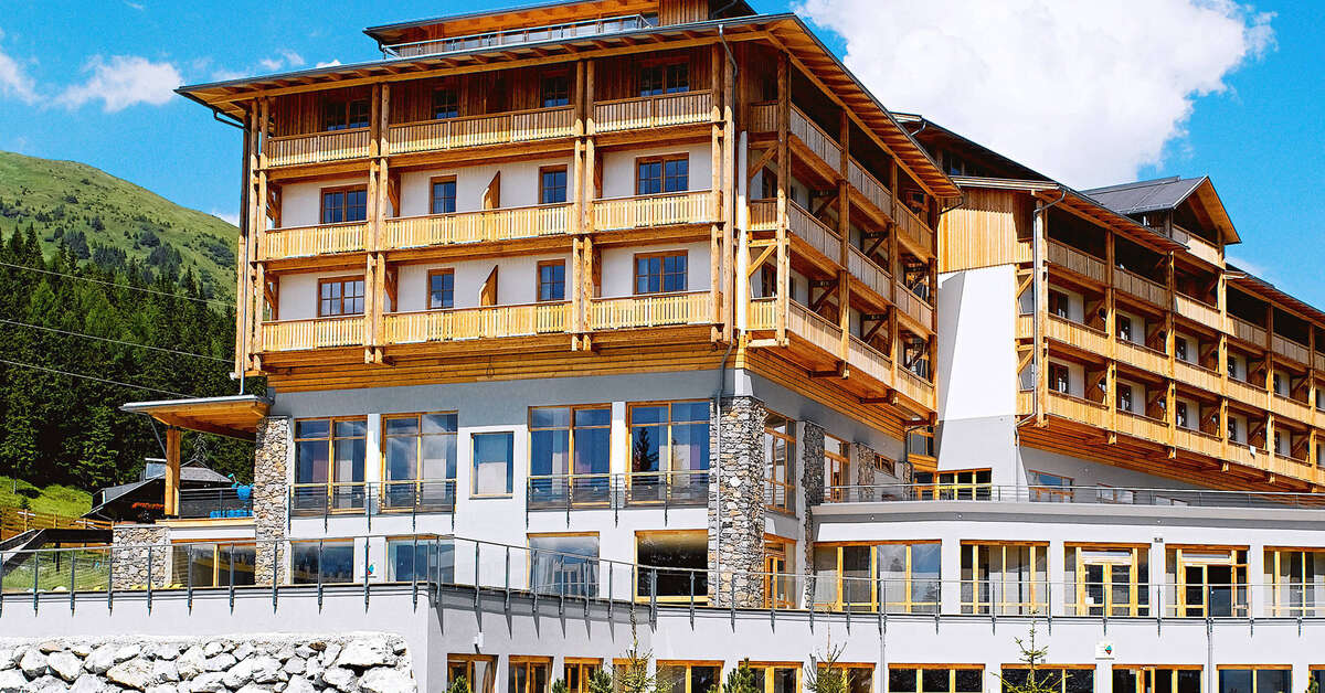 Een foto van de buitenkant van Falkensteiner Hotel Cristallo