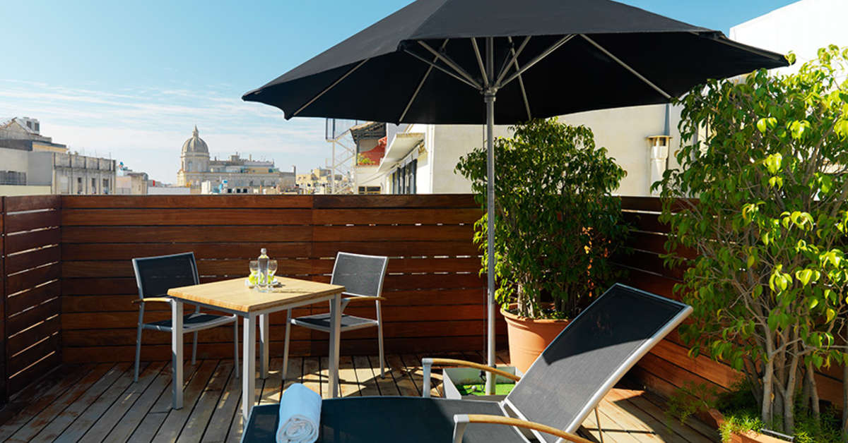 Ein Foto von der Terrasse im H10 Catalunya Plaza