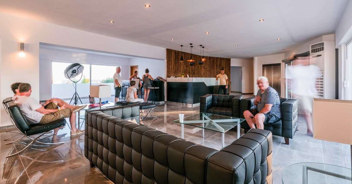 Een foto van het interieur van Belmare Hotel