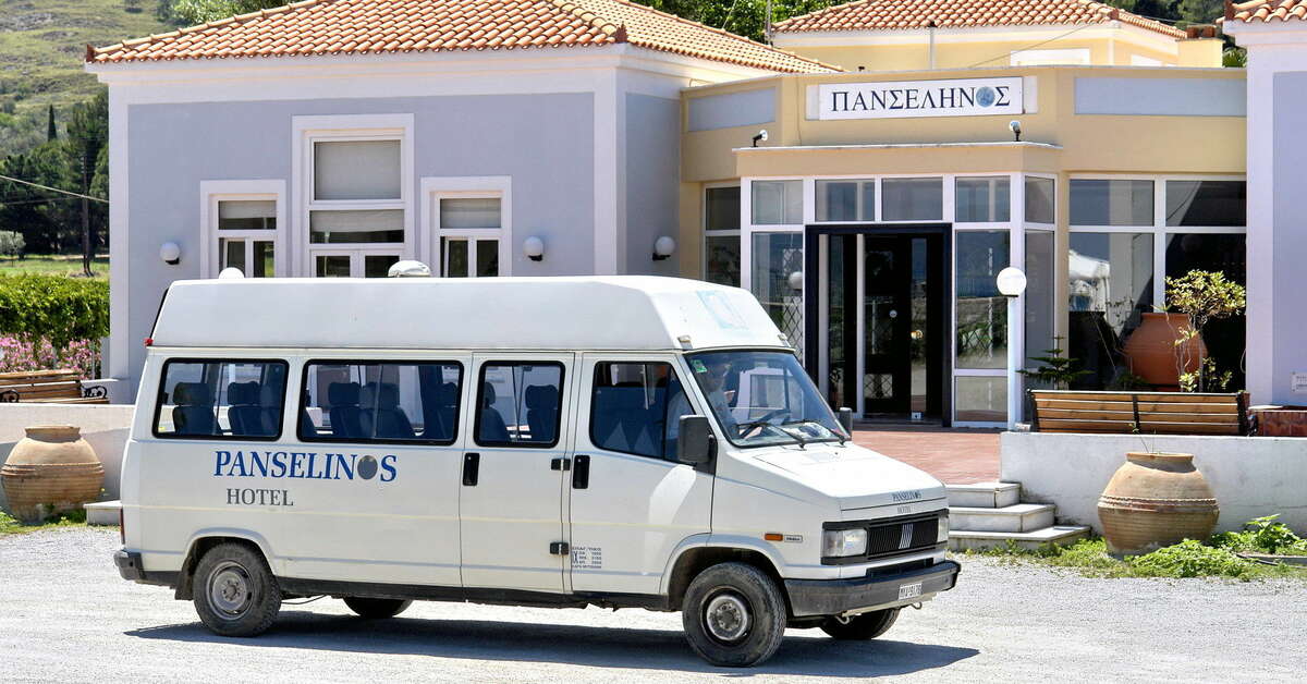 Een foto van de buitenkant van Panselinos Hotel