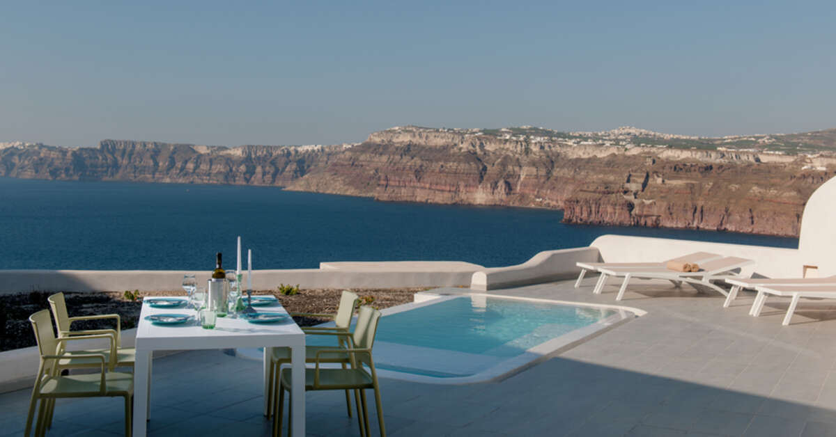 Een foto van het terras bij Neptune Luxury Spa Suites