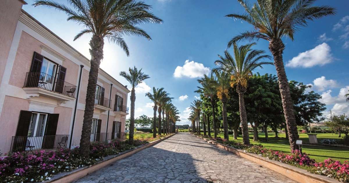 Een foto van de buitenkant van Giardino Di Costanza Resort