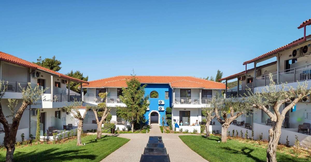 Een foto van de buitenkant van Philoxenia Hotel