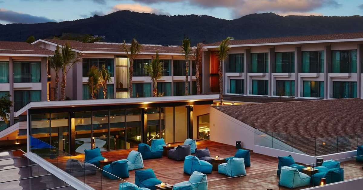 Een foto van het terras bij OZO Chaweng Samui