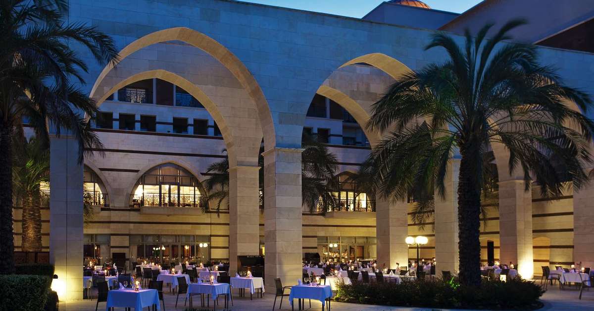 Een foto van de buitenkant van Kempinski Hotel The Dome