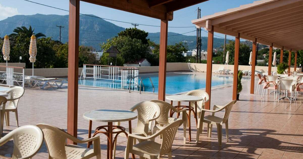 Een foto van het terras bij Eleni Hotel