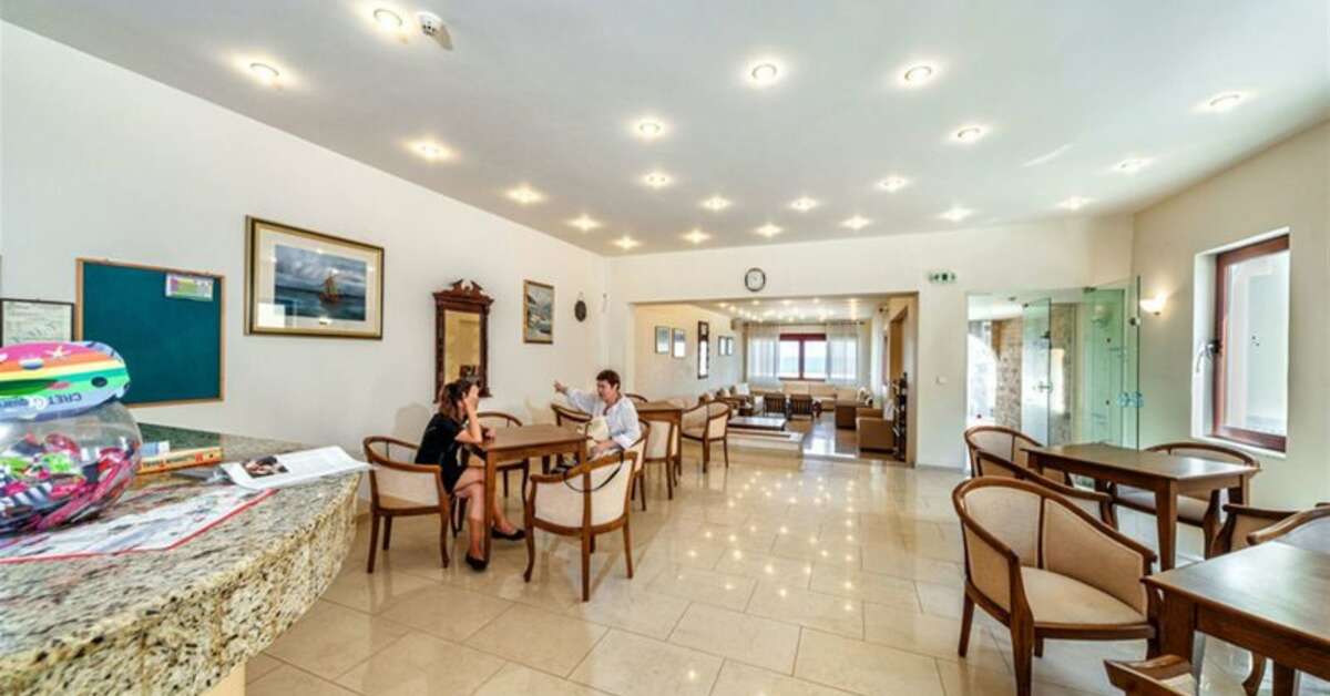 Een foto van het interieur van Niros Beach
