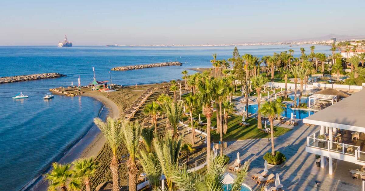 Een foto van The Golden Bay Beach Hotel