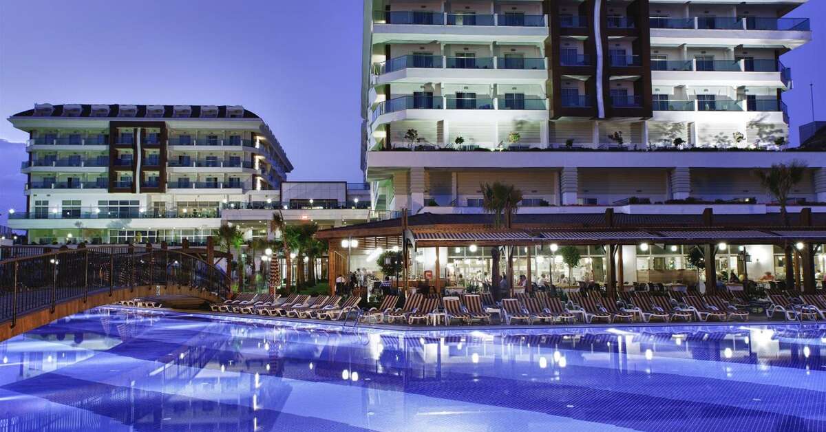 Een foto van het zwembad bij Adalya Ocean Deluxe