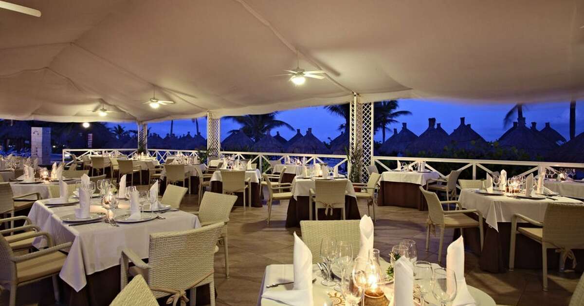 Een foto van het terras bij Grand Bahia Principe Tulum