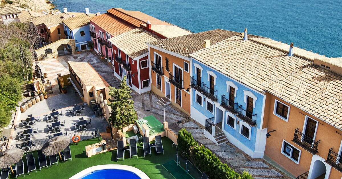 Een foto van het zwembad bij Pueblo Acantilado Suites