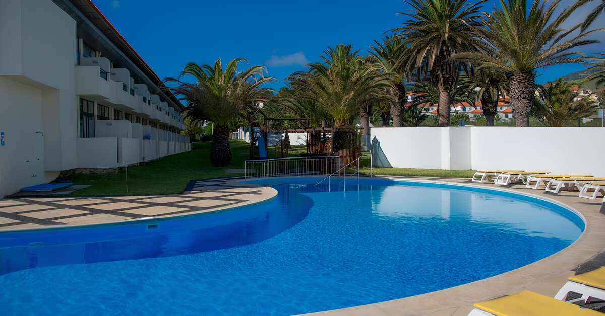 Een foto van het zwembad bij Hotel Torre Praia