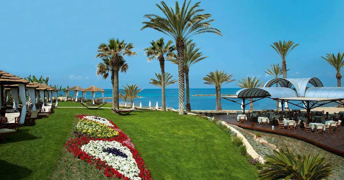 Een foto van het terras bij TUI Blue Pioneer Beach