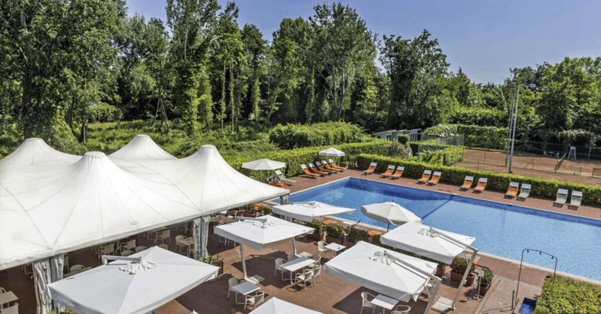 Een foto van het zwembad bij Unaway Hotel Forte Dei Marmi