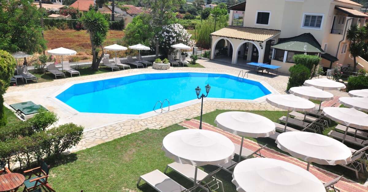 Ein Foto vom Pool im Acharavi Garden