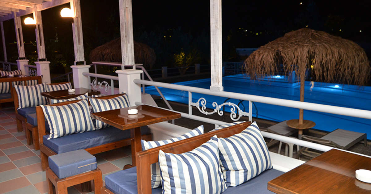 Een foto van het terras bij Blue Nest Hotel