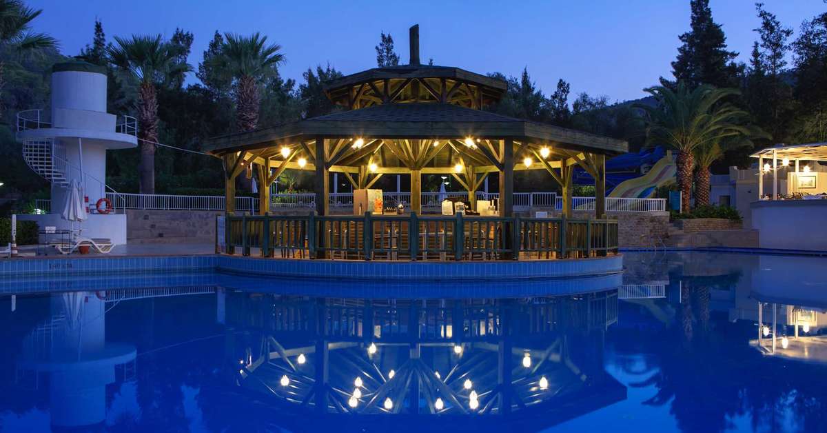 Een foto van het zwembad bij Green Bay Resort & Spa