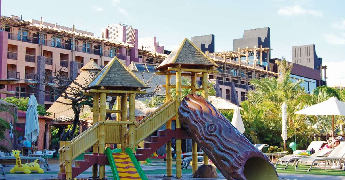 Een foto van het zwembad bij Lopesan Baobab Resort
