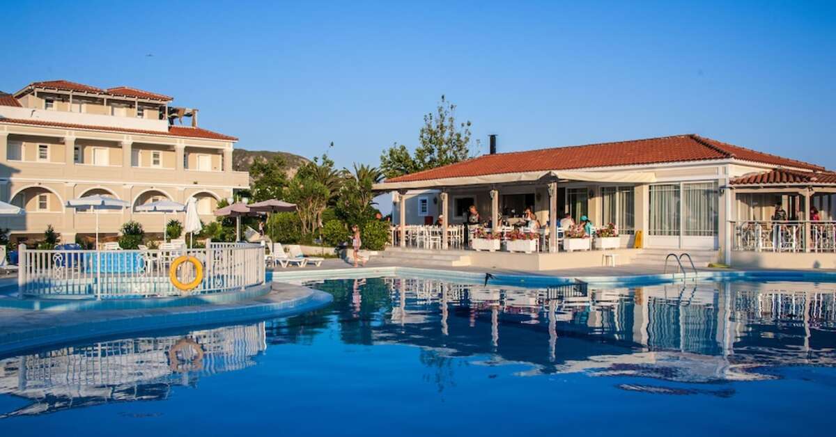 Een foto van het zwembad bij Surreal Klelia Beach Hotel