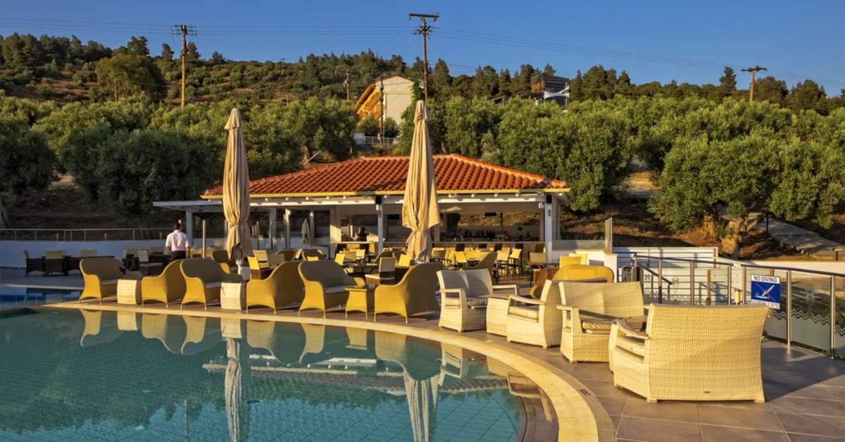 Een foto van het zwembad bij Lagomandra Beach Hotel & Suites
