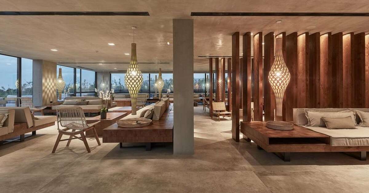 Een foto van het interieur van Kimpton La Mer Resort & Spa