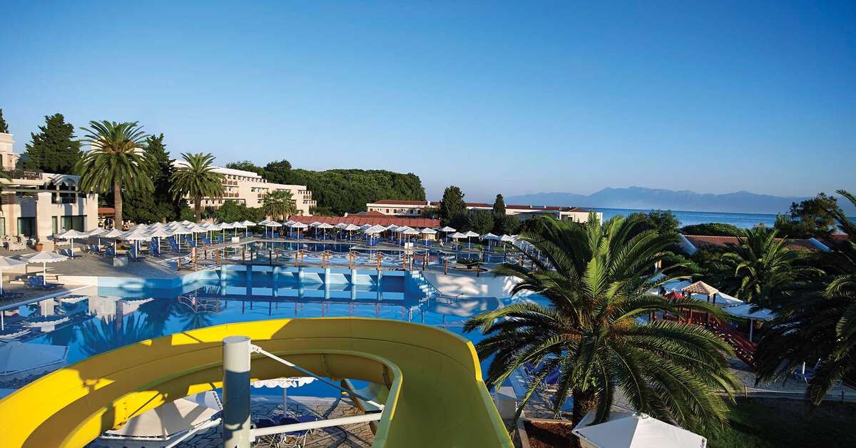 Een foto van het zwembad bij Roda Beach Resort & Spa