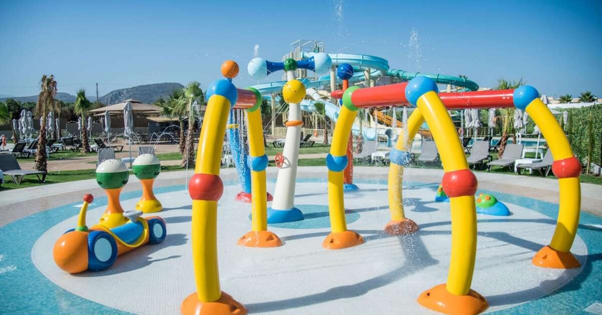 Een foto van het zwembad bij Senseana Sea Side Resort