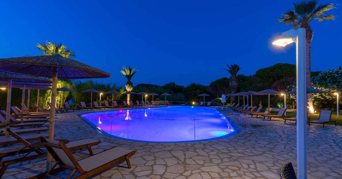 Een foto van het zwembad bij Hotel Ibiscus Corfu