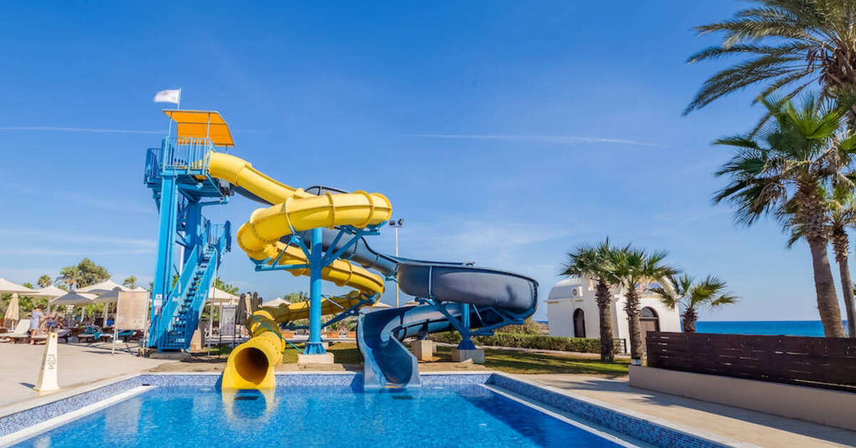 Een foto van het zwembad bij Adams Beach Hotel