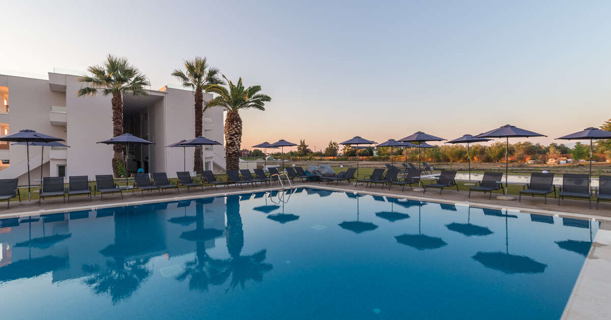 Een foto van het zwembad bij Mythic Summer Hotel
