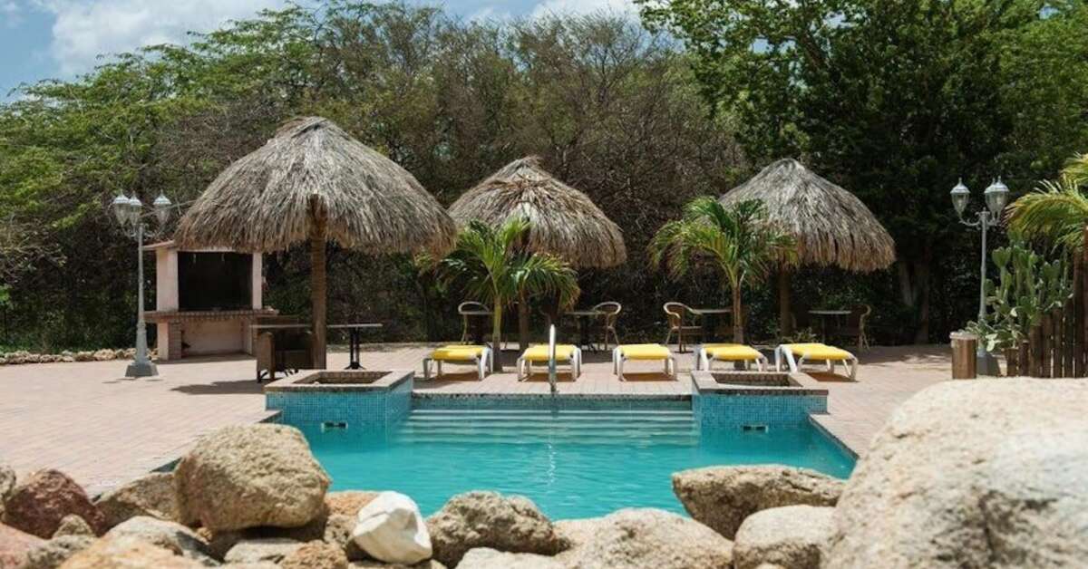 Een foto van het zwembad bij Camacuri Residence