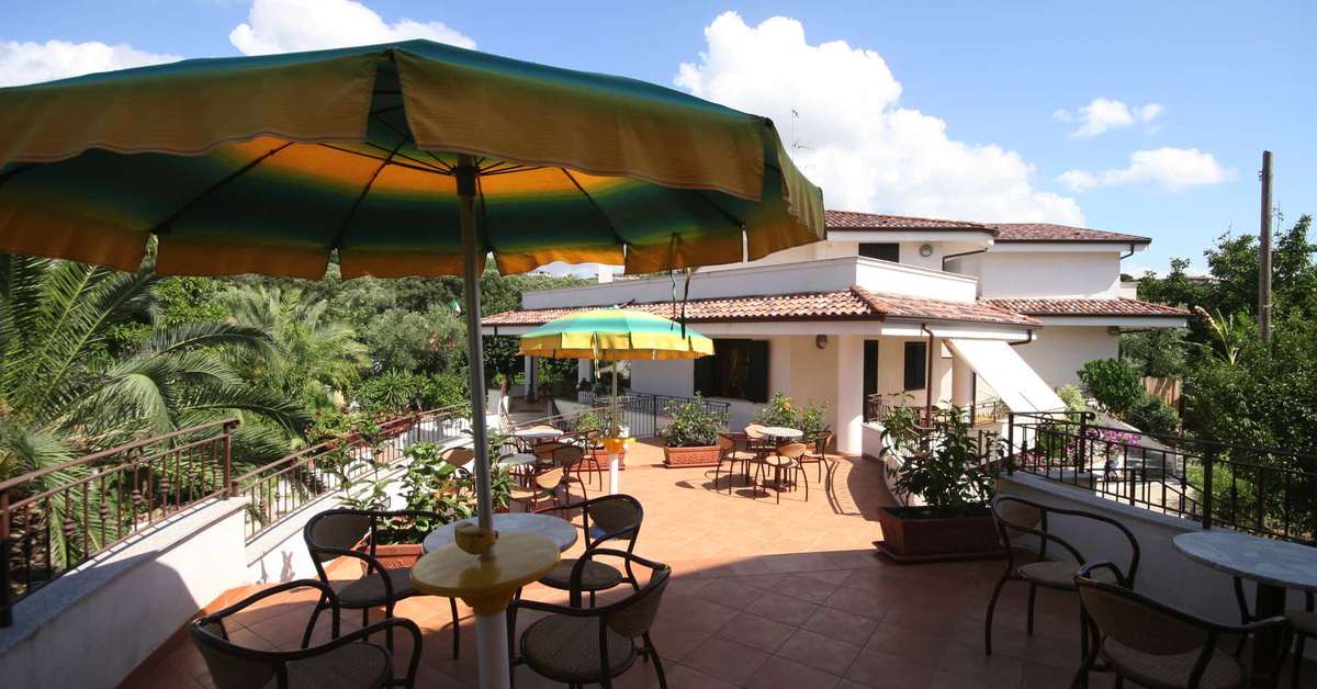 Ein Foto von der Terrasse im La Bussola Hotel