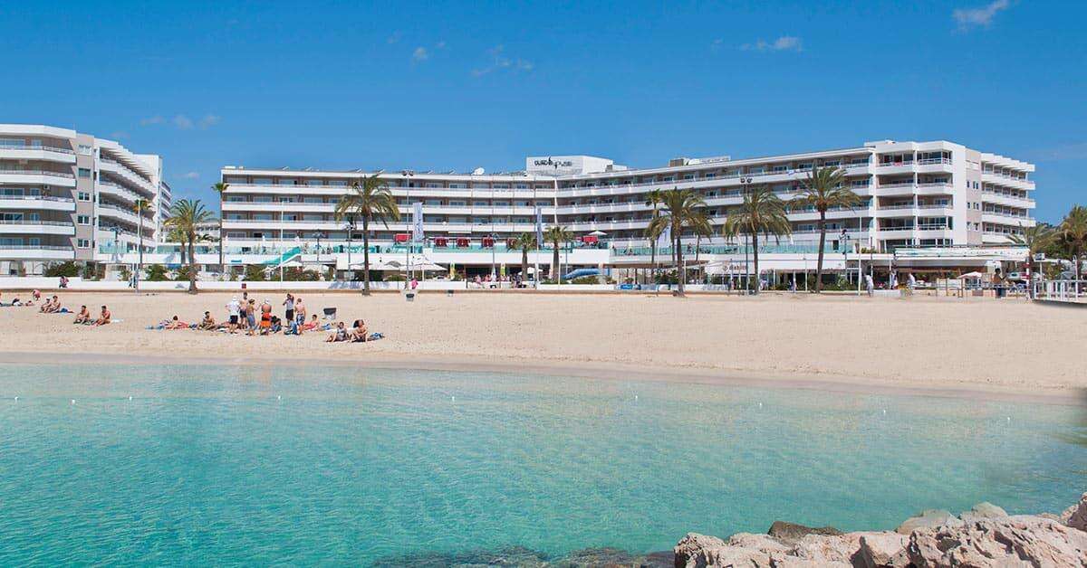 Ein Foto vom Strand beim Innside by Melia Wave Calvia