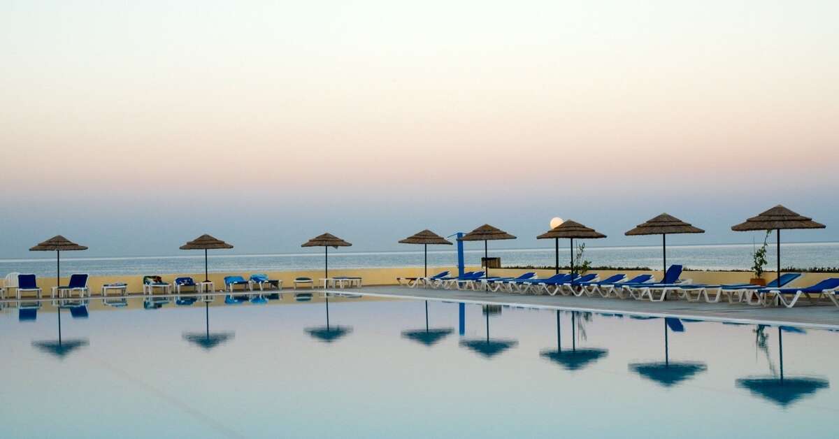 Een foto van het zwembad bij Eden Roc Resort Hotel