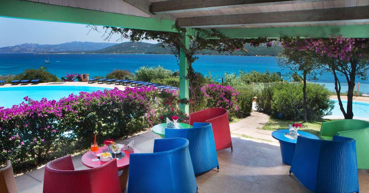 Een foto van het terras bij Cala di Lepre Park Hotel & Spa