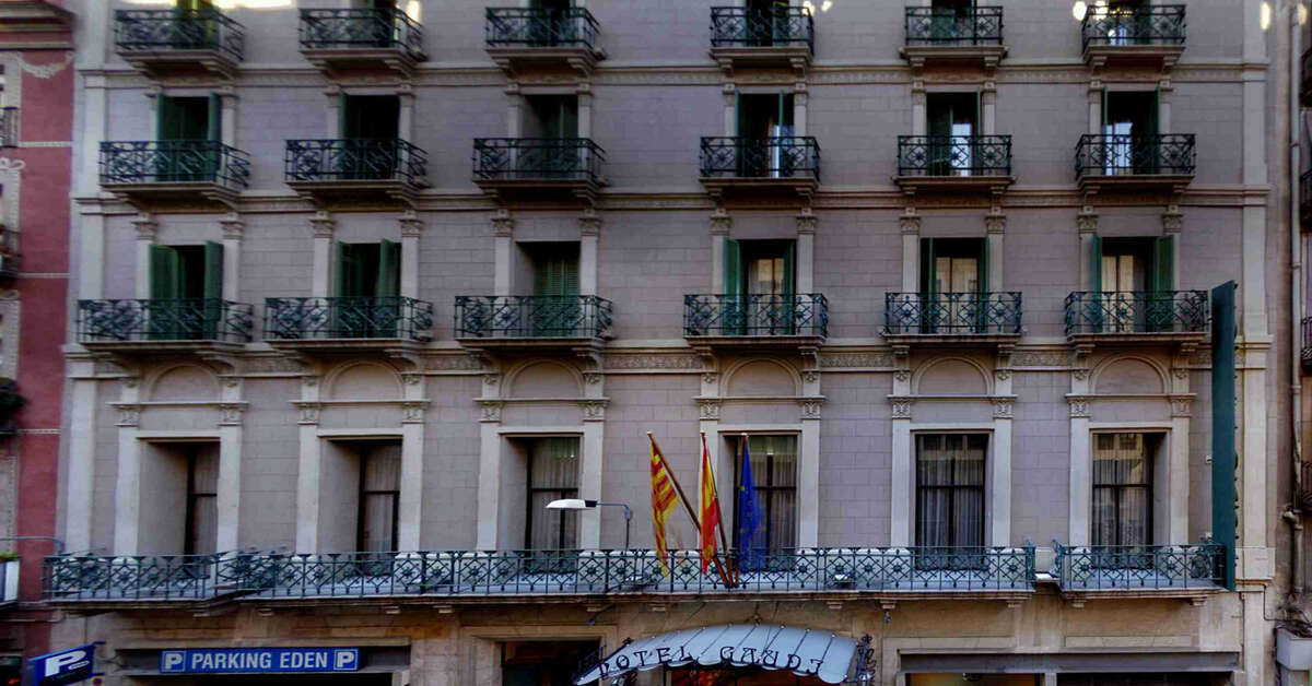 Een foto van de buitenkant van Hotel Gaudi