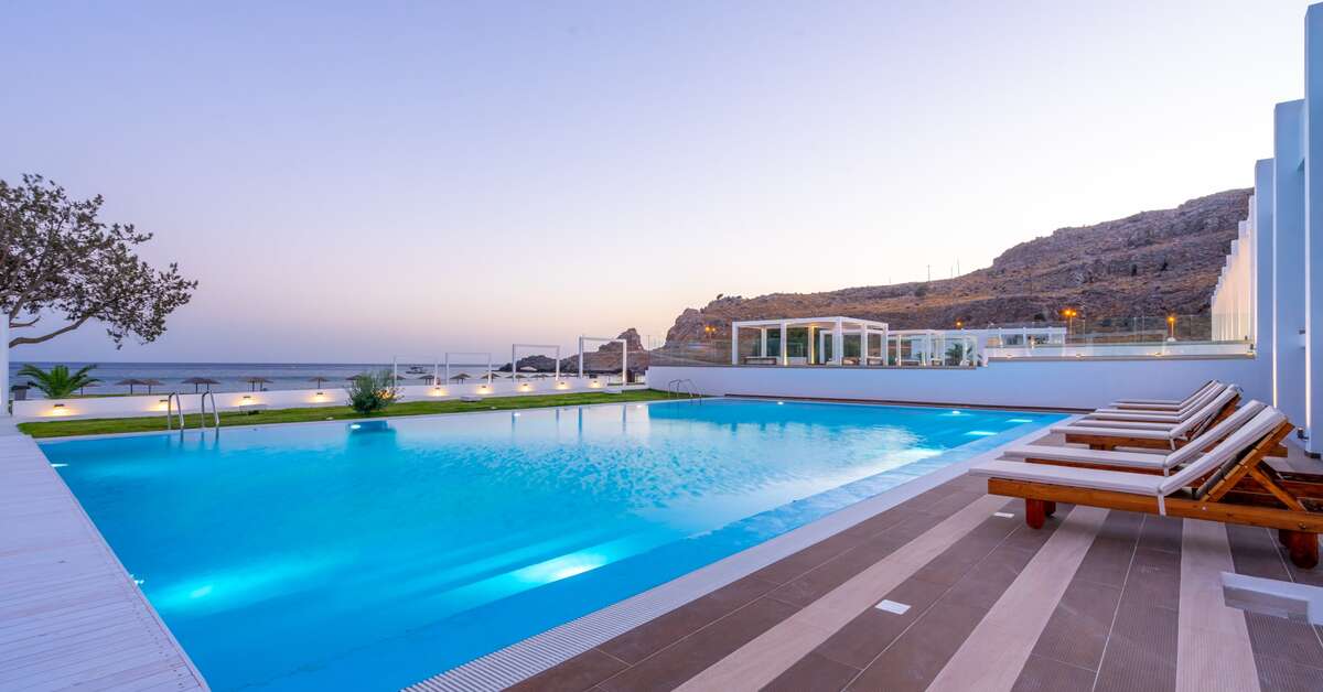 Een foto van het zwembad bij Kamari Plus Hotel