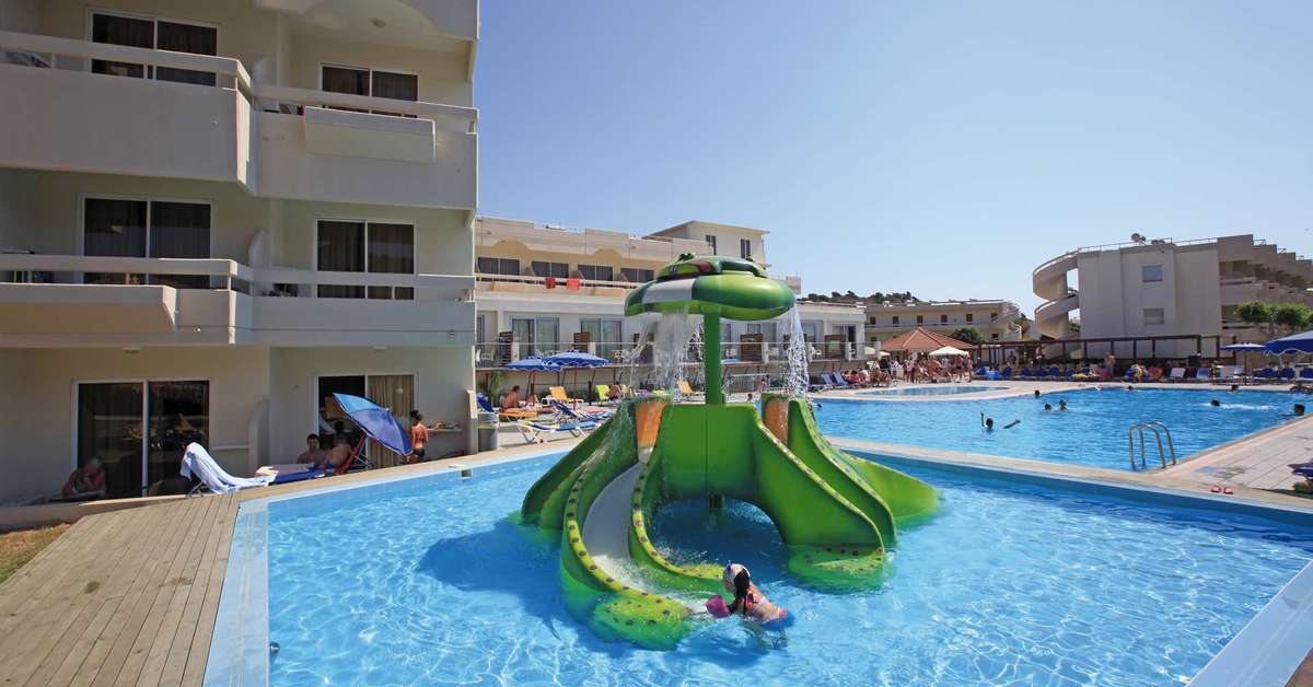 Een foto van het zwembad bij Delfinia Resort