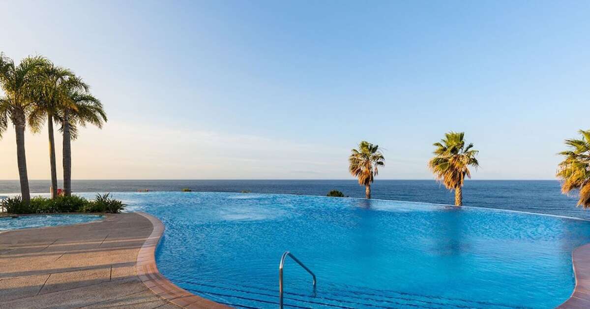 Een foto van het zwembad bij Playacalida Hotel