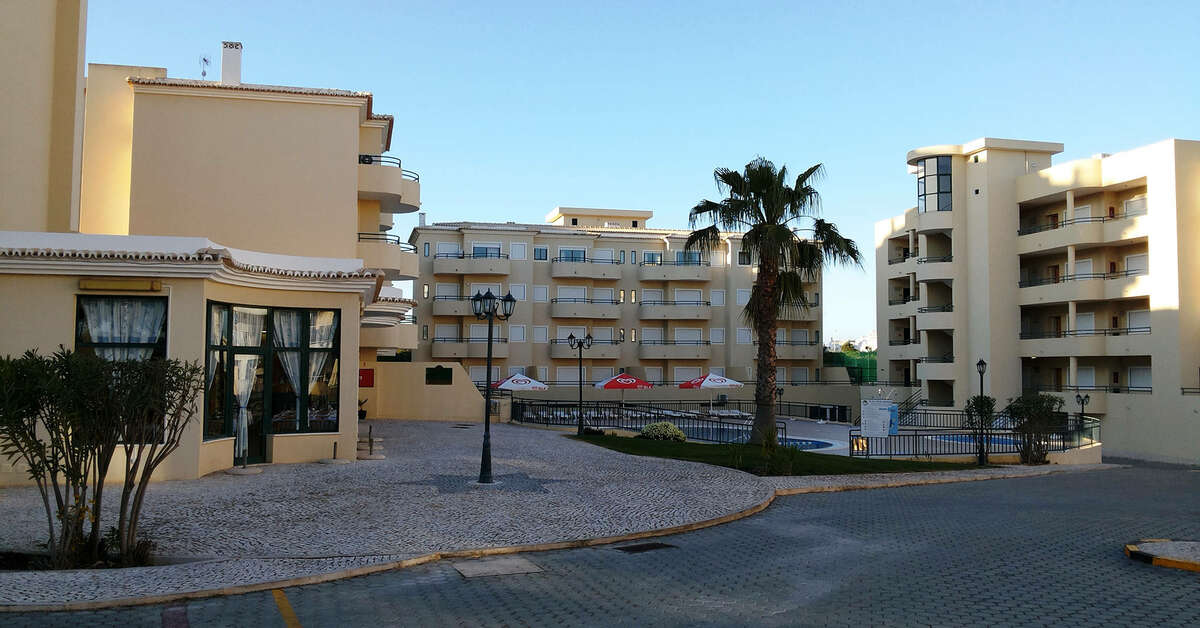 Een foto van de buitenkant van Plaza Real Aparthotel